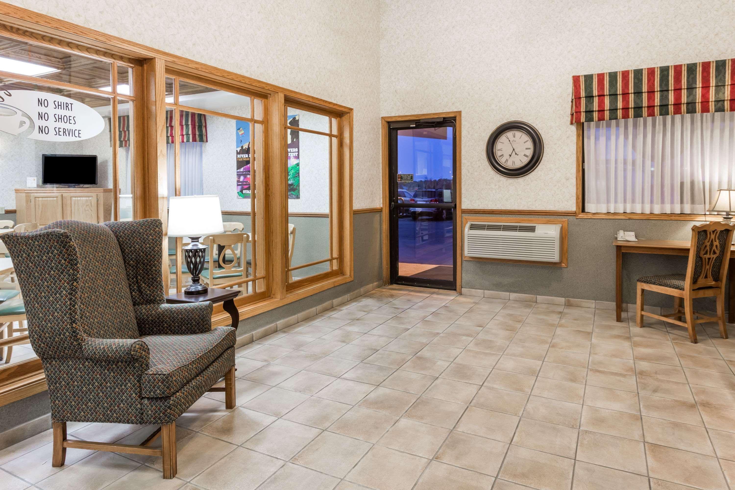 Hotel Super 8 By Wyndham Ottawa Starved Rock Extérieur photo