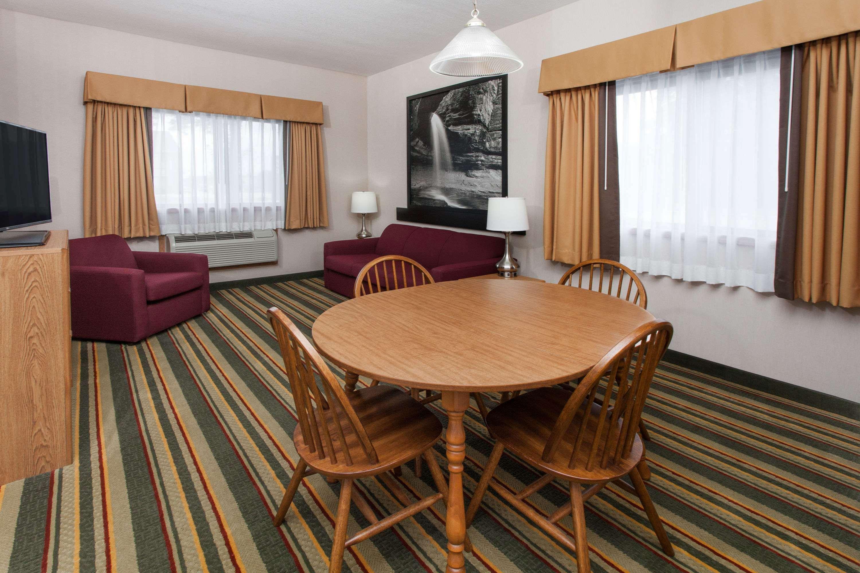 Hotel Super 8 By Wyndham Ottawa Starved Rock Extérieur photo